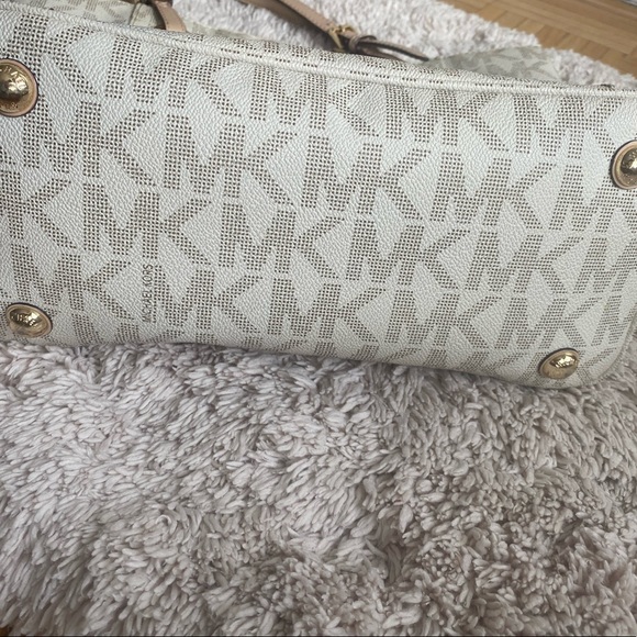 Michael Kors - Picture 2 of 14